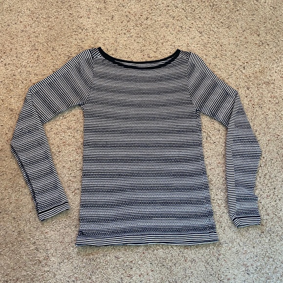 Athleta Tops - Athleta long sleeved top